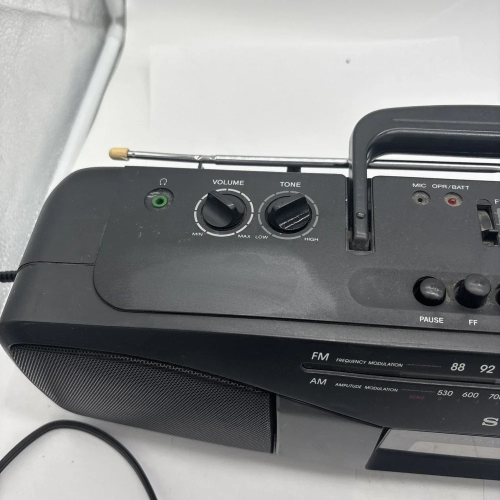 Vintage Sony CFS-204 Raido Dual Cassette Recorder  Boombox. Tape Needs Repair.